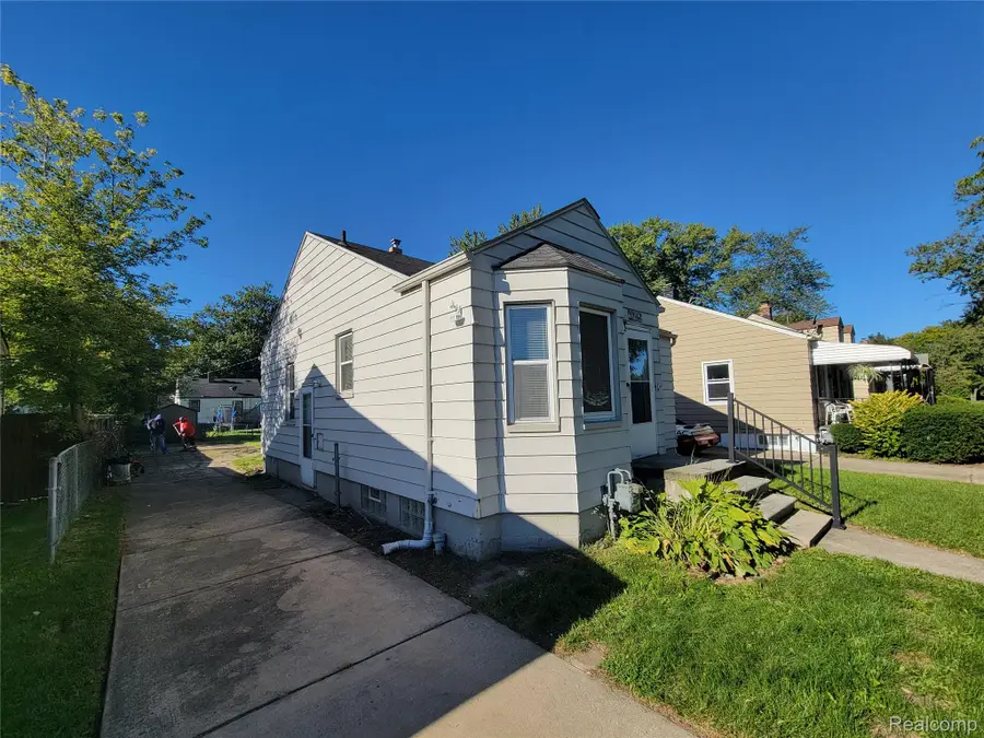 19162 Washtenaw Street, Harper Woods, MI 48225 - #3