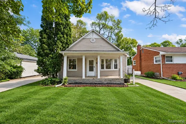 26060 Groveland Street, Roseville, MI 48066