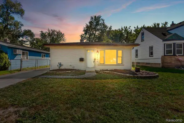 25455 Hanover Street, DearbornHeights, MI 48125
