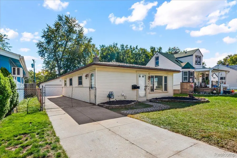 25455 Hanover Street, Dearborn Heights, MI 48125 - #3