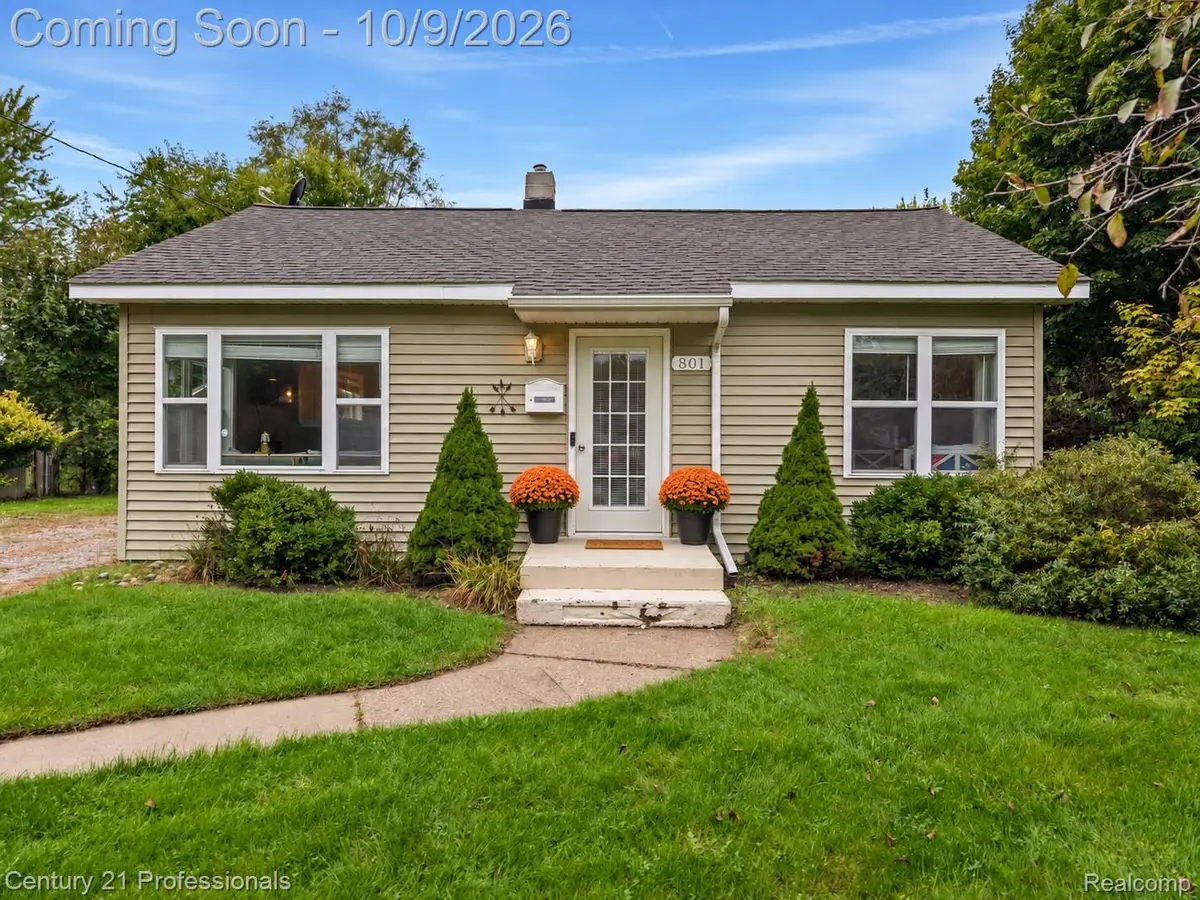 801 Forest Drive, Fenton, MI 48430 - #1