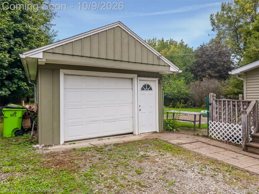 801 Forest Drive, Fenton, MI 48430 - #2