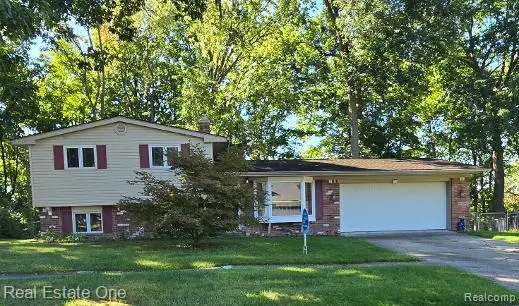 2608 Watonga Drive, CommerceTwp, MI 48382