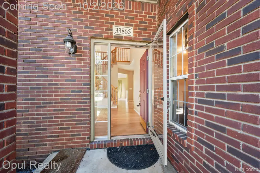 33865 Trillium Court, Livonia, MI 48150 - #2
