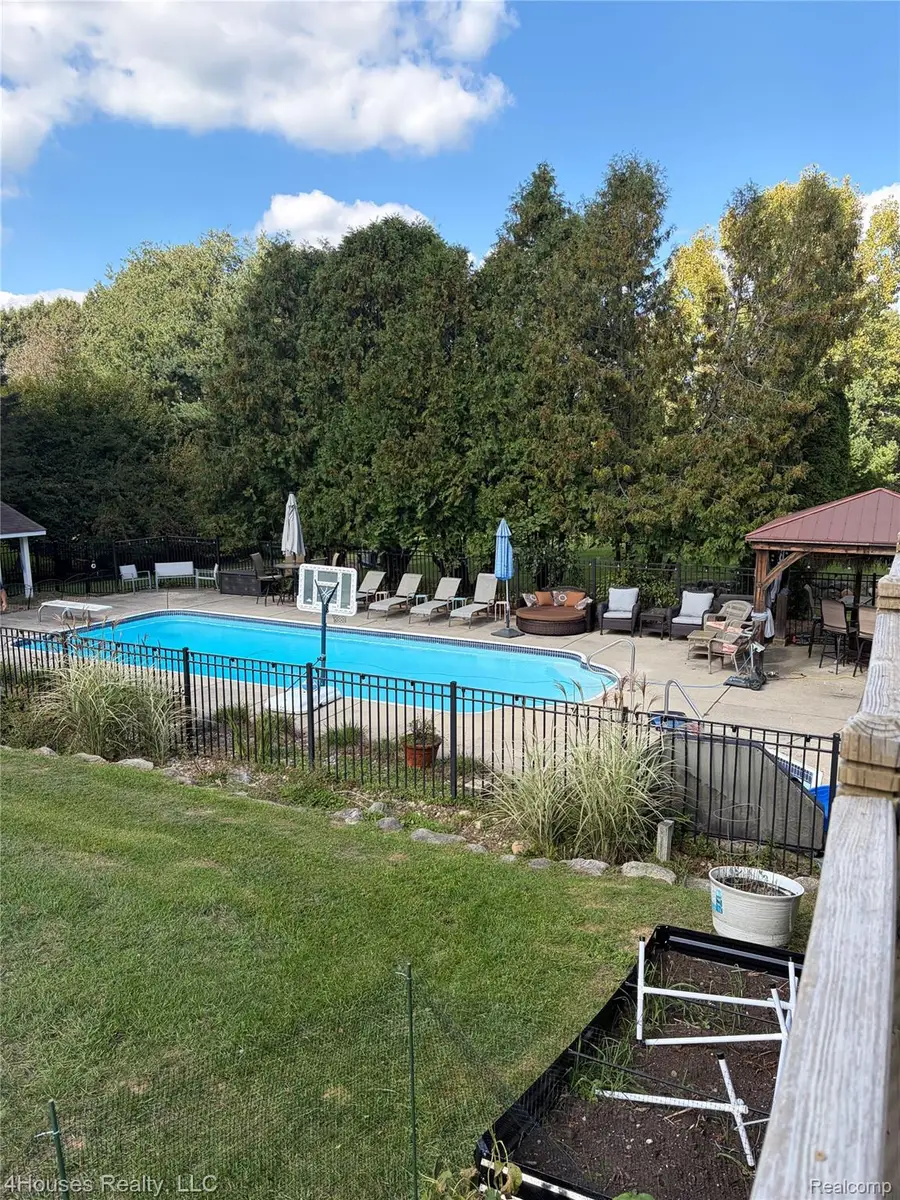 10136 Cedar Knoll Court, Clarkston, MI 48348 - #3