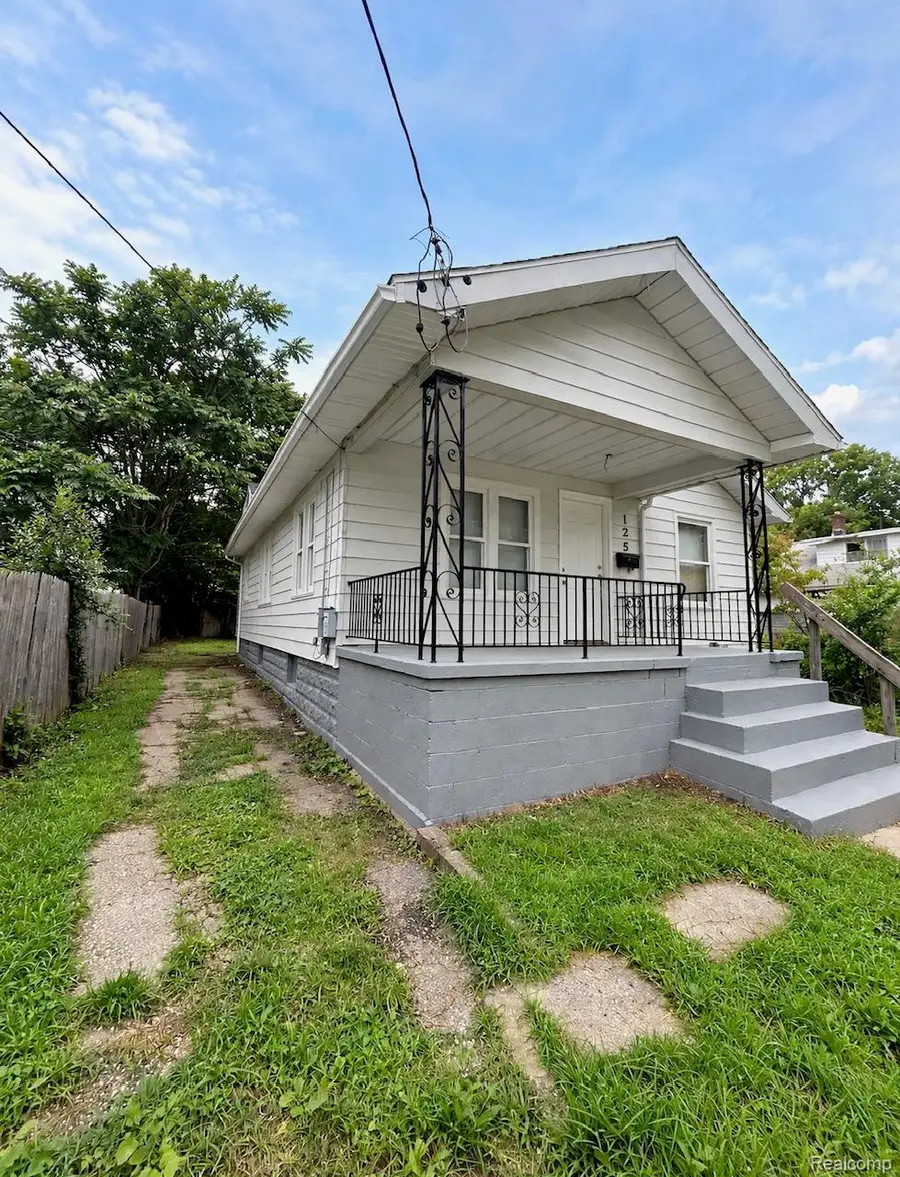 125 E Oakley Street, Flint, MI 48503 - #2