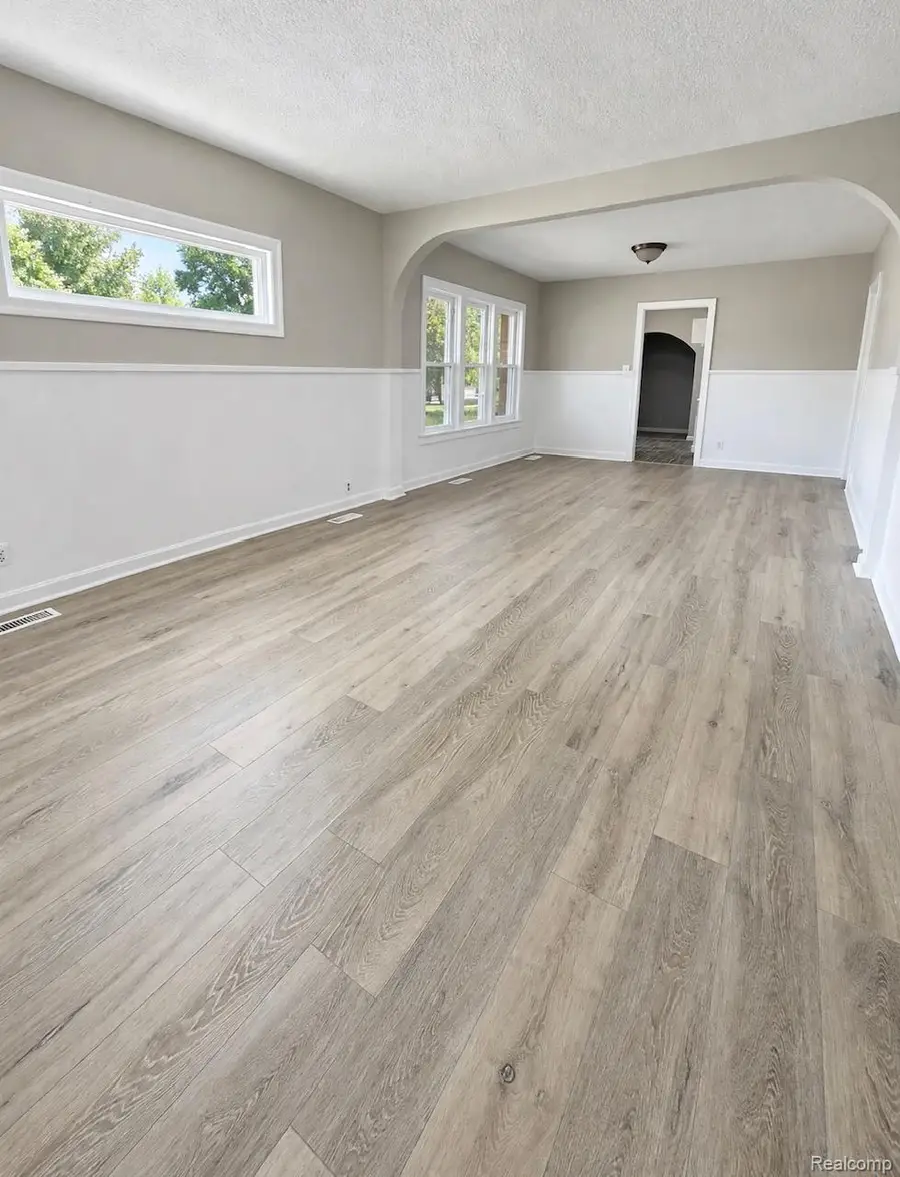 125 E Oakley Street, Flint, MI 48503 - #3