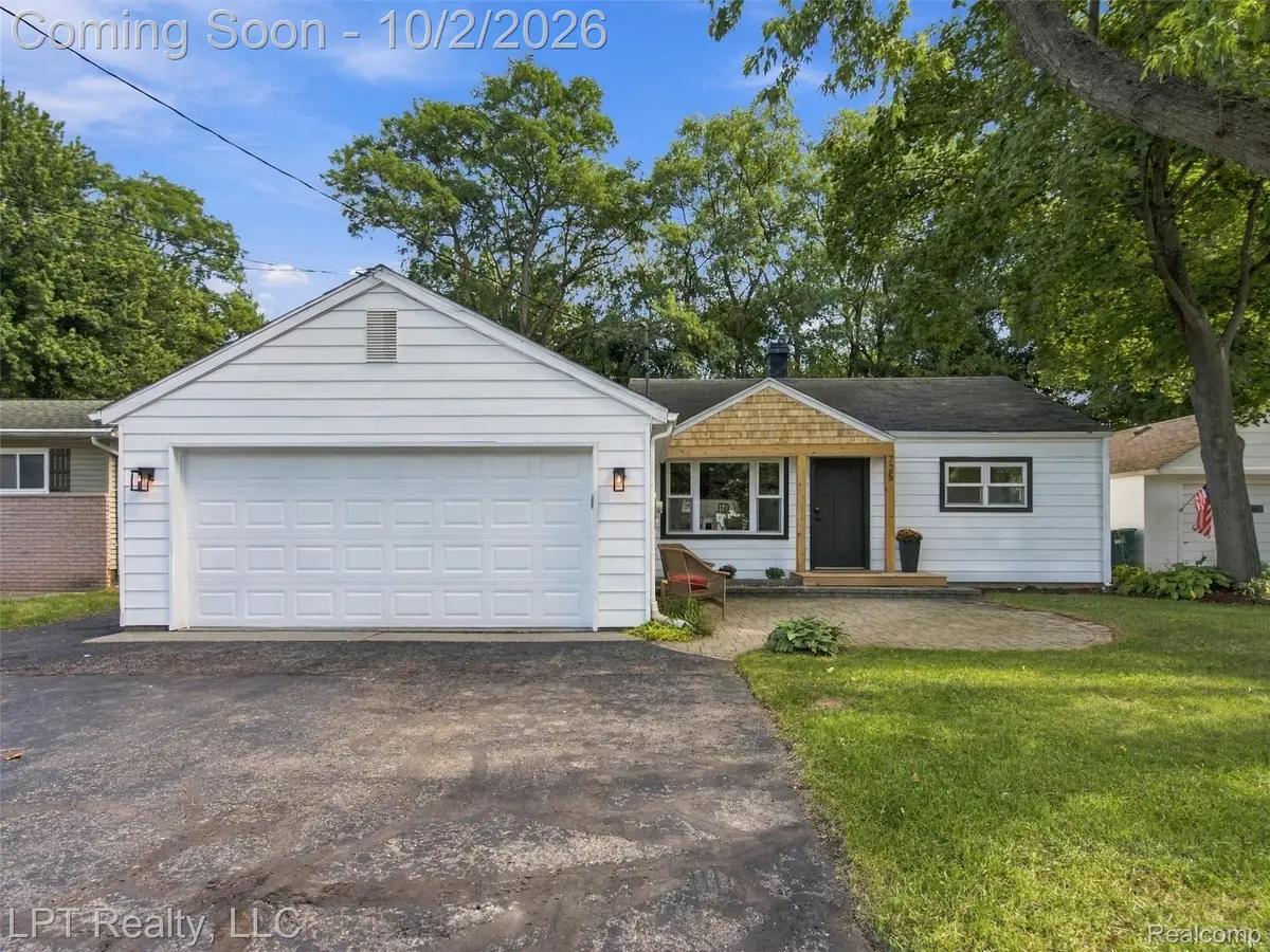 725 S 3rd Street, Brighton, MI 48116 - #1