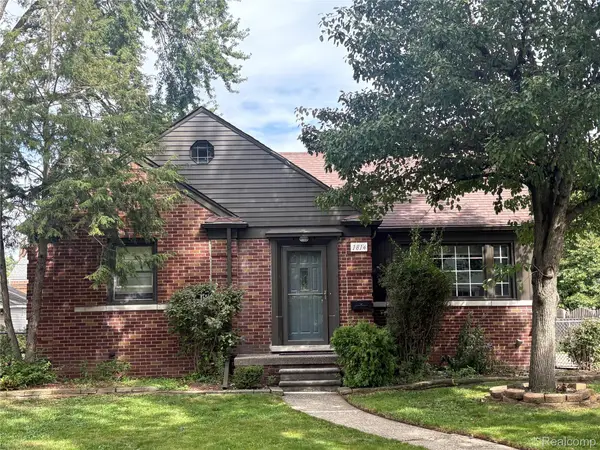 1814 Stanhope Street, GrossePointeWoods, MI 48236