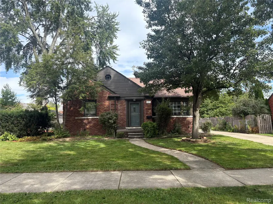 1814 Stanhope Street, Grosse Pointe Woods, MI 48236 - #2