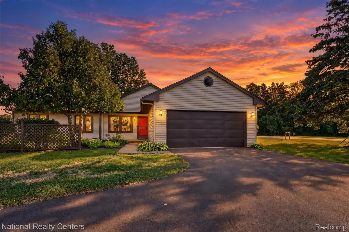 7830 Oakland PL 7830, Waterford, MI 48327 - #1
