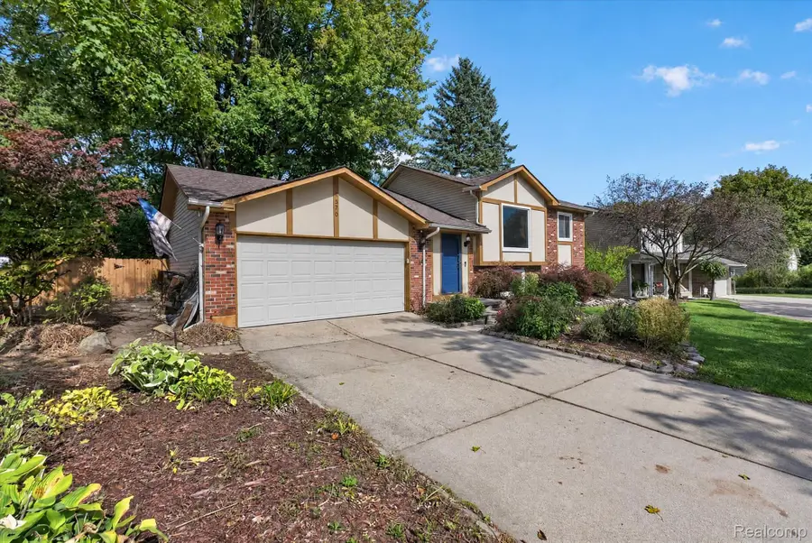 1570 South Boulevard W, Rochester Hills, MI 48309 - #2