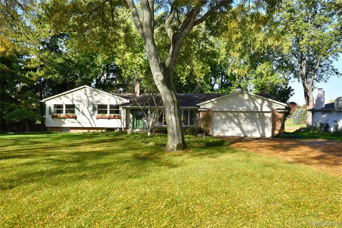 833 Fieldstone CT, Rochester Hills, MI 48309 - #1