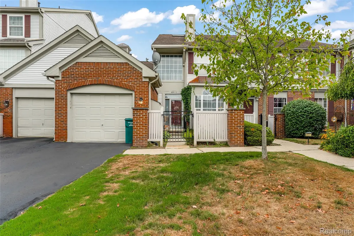 49523 Pointe Crossing, Plymouth, MI 48170 - #1