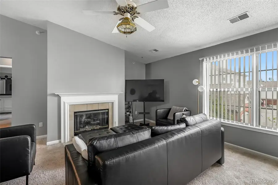 49523 Pointe Crossing, Plymouth, MI 48170 - #3