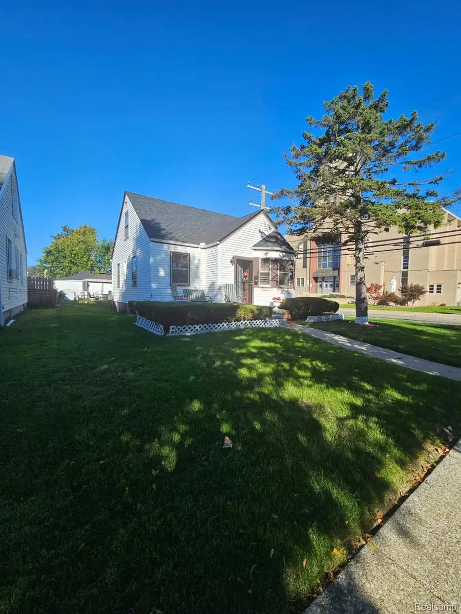 7451 Grandville Avenue, Detroit, MI 48228 - #2
