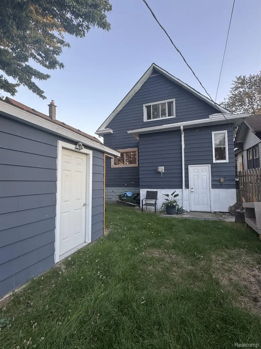 516 Poplar Street, Wyandotte, MI 48192 - #2