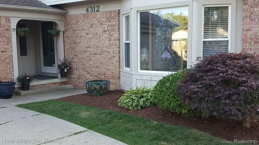 4312 S Mcnay Court, West Bloomfield, MI 48323 - #2