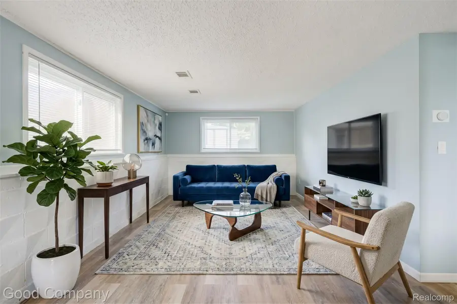 2410 E Lincoln Avenue, Royal Oak, MI 48067 - #2