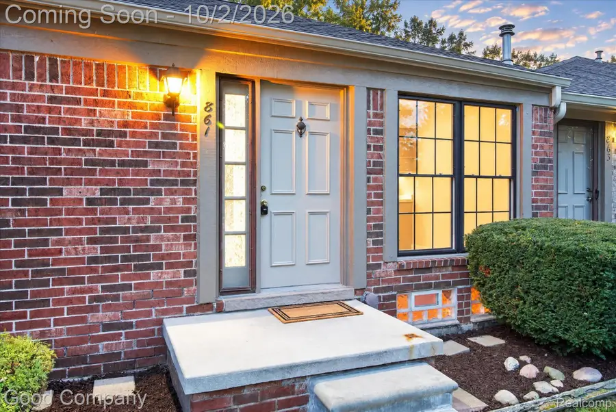861 Langdon Court, Rochester Hills, MI 48307 - #2