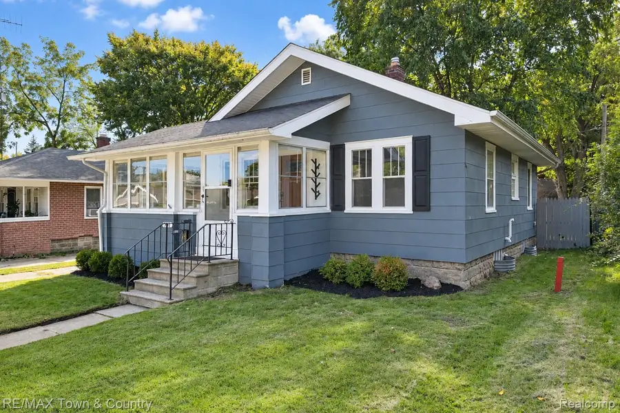 701 Saint Clair Avenue, Flint, MI 48504 - #2