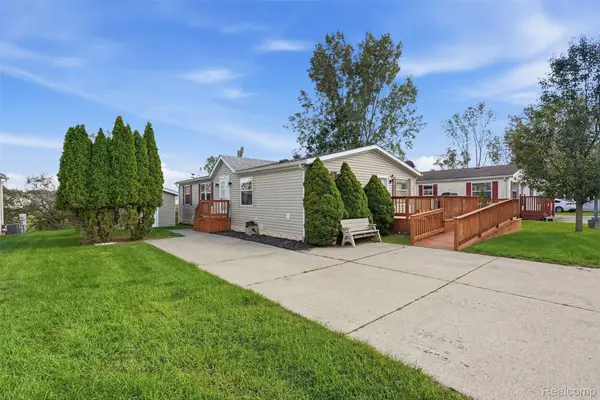 964 Indian Creek Drive, Howell, MI 48843
