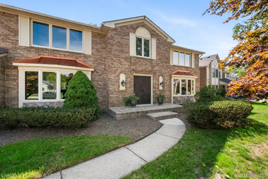 36233 Trenton Court, Farmington Hills, MI 48335 - #2