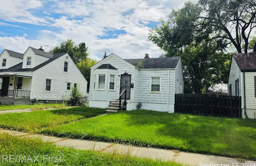 18914 Elkhart Street, Harper Woods, MI 48225 - #2
