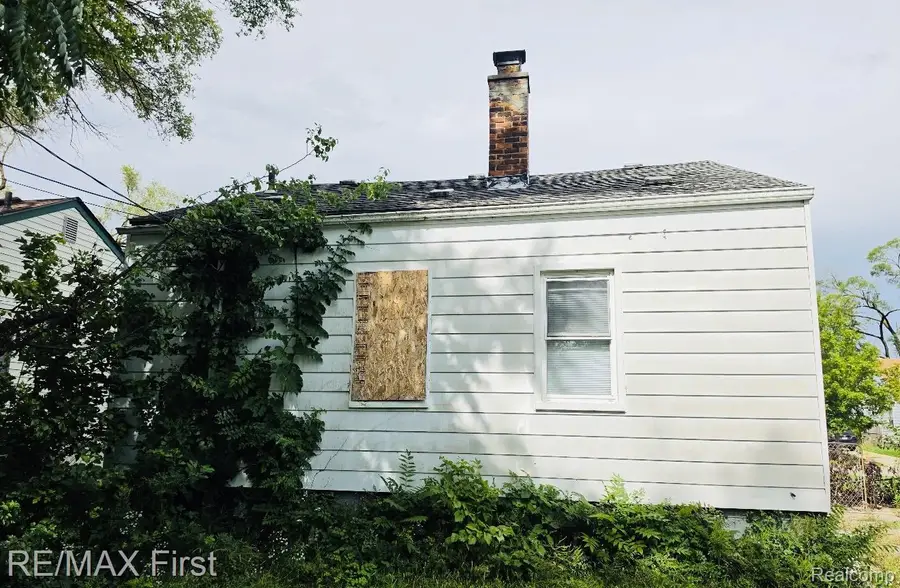 18914 Elkhart Street, Harper Woods, MI 48225 - #3