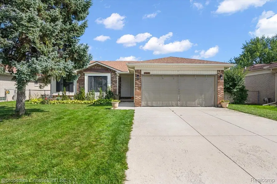 38364 Yonkers Drive, Sterling Heights, MI 48310 - #2