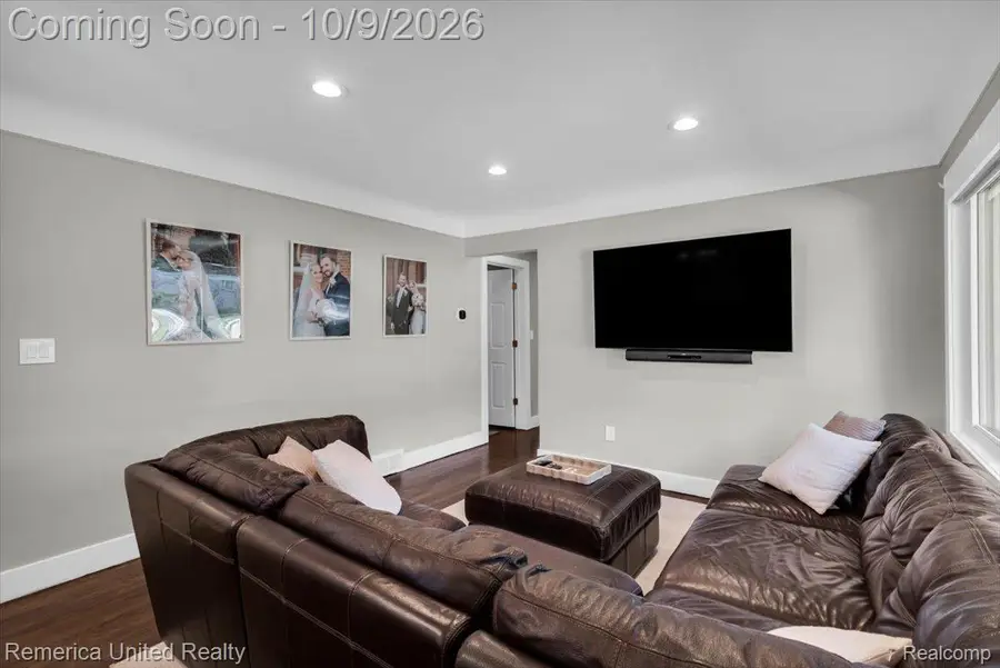 826 Squire Lane, Milford, MI 48381 - #3