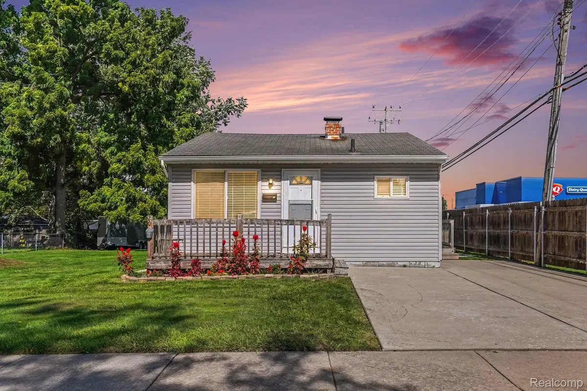 20 W New York Avenue, Pontiac, MI 48340 - #1