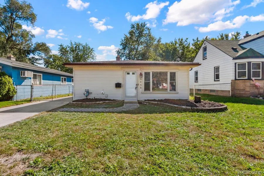 25455 Hanover Street, Dearborn Heights, MI 48125 - #2