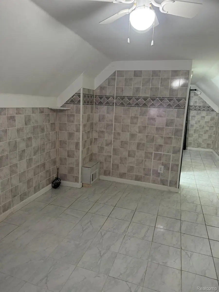 227 E Alma Avenue, Flint, MI 48505 - #2