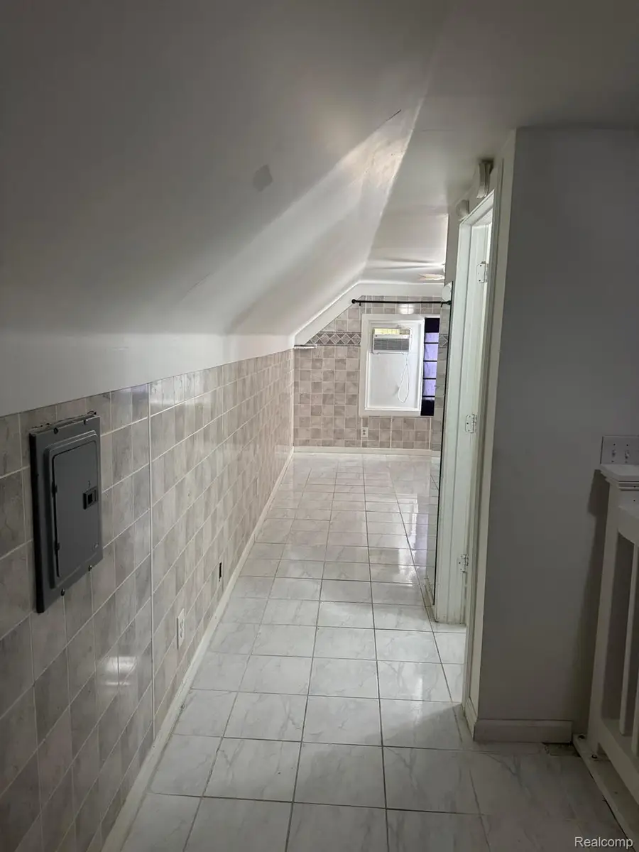 227 E Alma Avenue, Flint, MI 48505 - #3