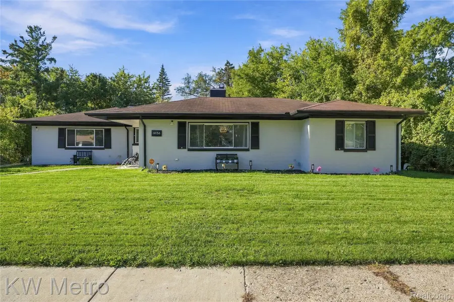19156 Old Homestead Drive, Harper Woods, MI 48225 - #3