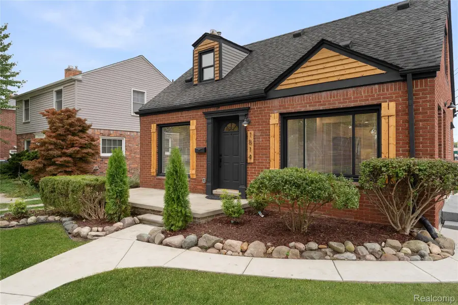 1814 Hunt Club Drive, Grosse Pointe Woods, MI 48236 - #2