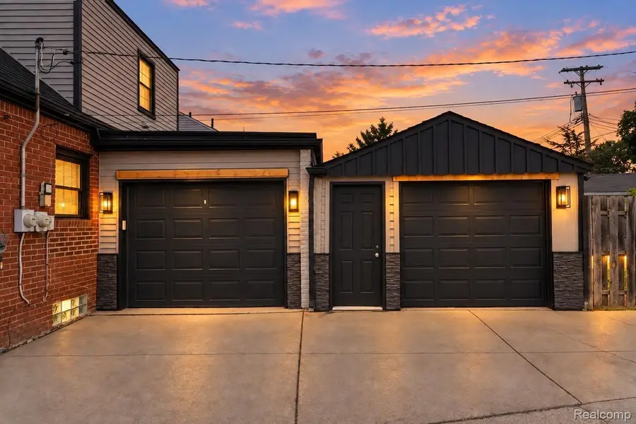 1814 Hunt Club Drive, Grosse Pointe Woods, MI 48236 - #3