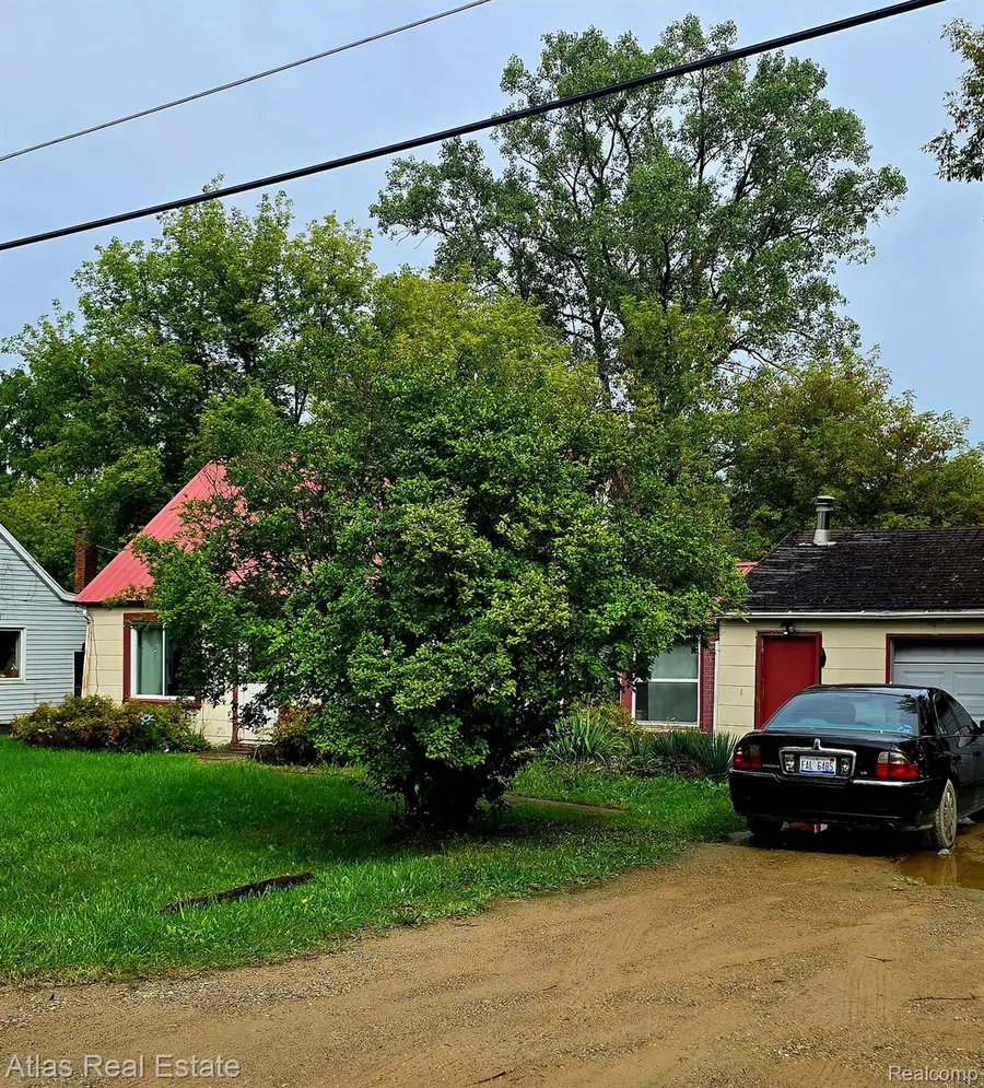3201 Myrton Street, Burton, MI 48529 - #2