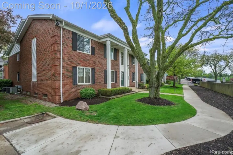 2472 Mulberry Square #22, Bloomfield, MI 48302 - #2
