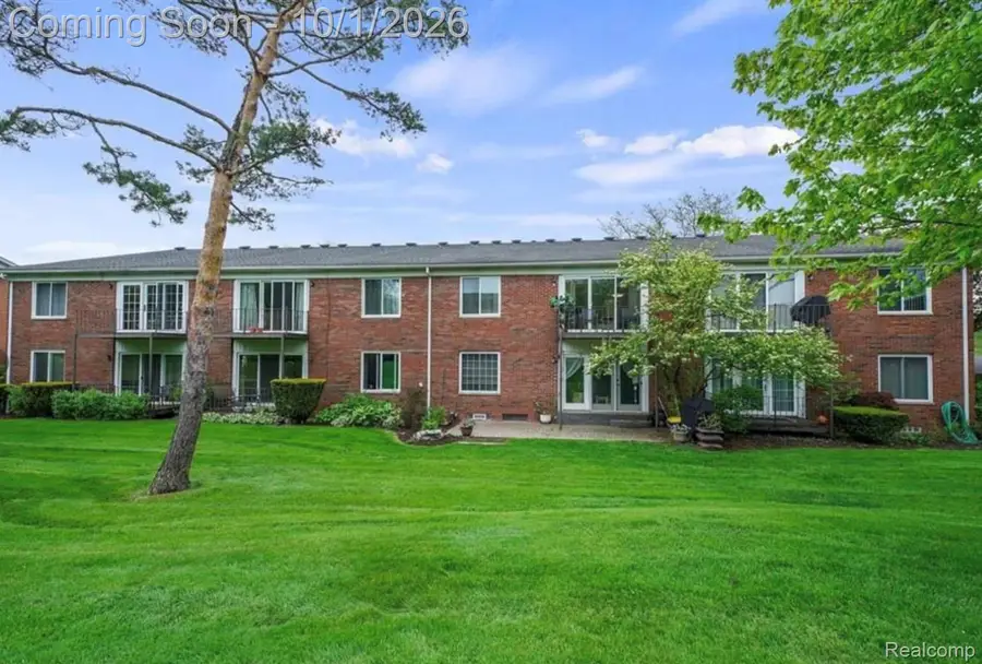 2472 Mulberry Square #22, Bloomfield, MI 48302 - #3