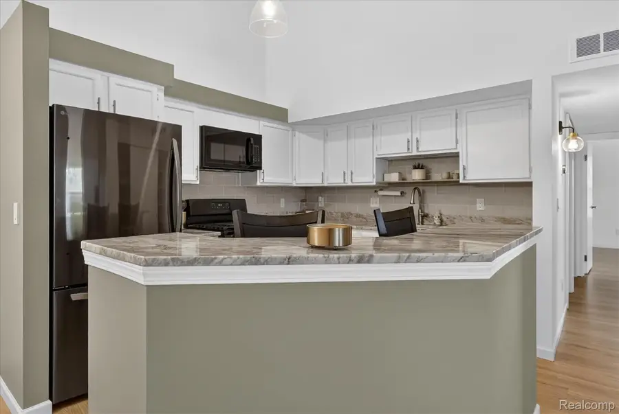 61165 Greenwood Drive, South Lyon, MI 48178 - #2