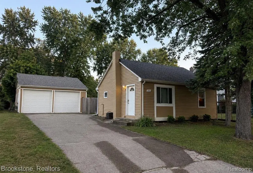 311 W Grand Traverse Street, Commerce Township, MI 48382 - #1