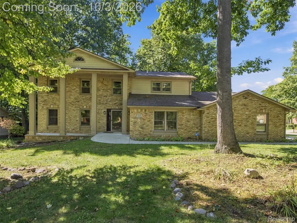1304 Kings Carriage Road, Grand Blanc, MI 48439 - #1