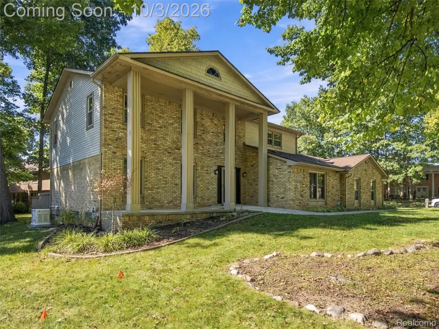 1304 Kings Carriage Road, Grand Blanc, MI 48439 - #3