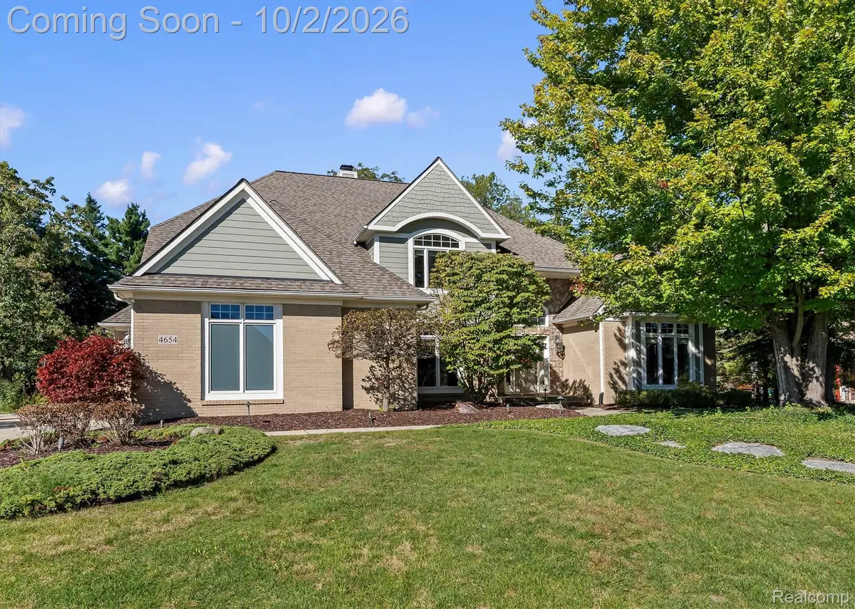 4654 Woodland Hills Drive, Rochester, MI 48306 - #1