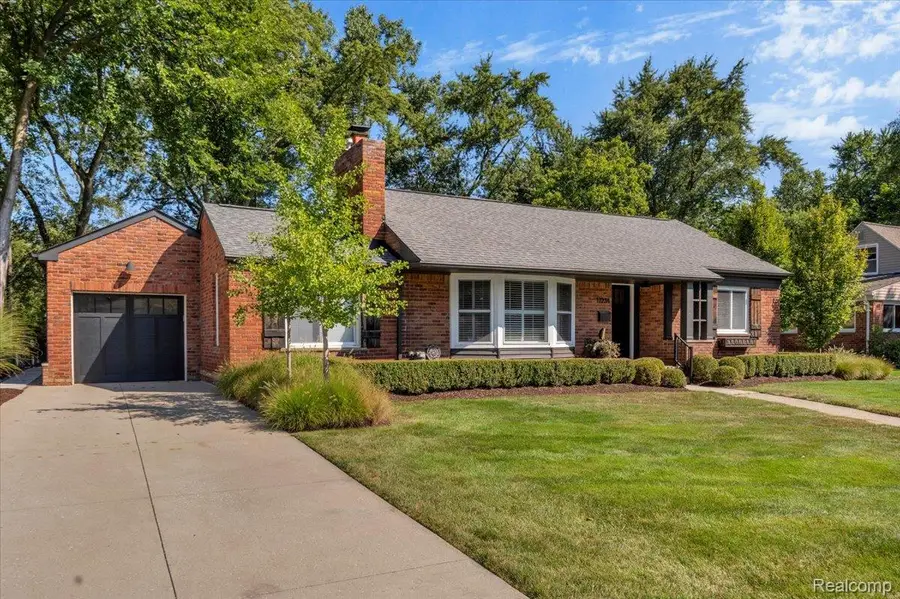 17234 Birwood Avenue, Beverly Hills, MI 48025 - #2