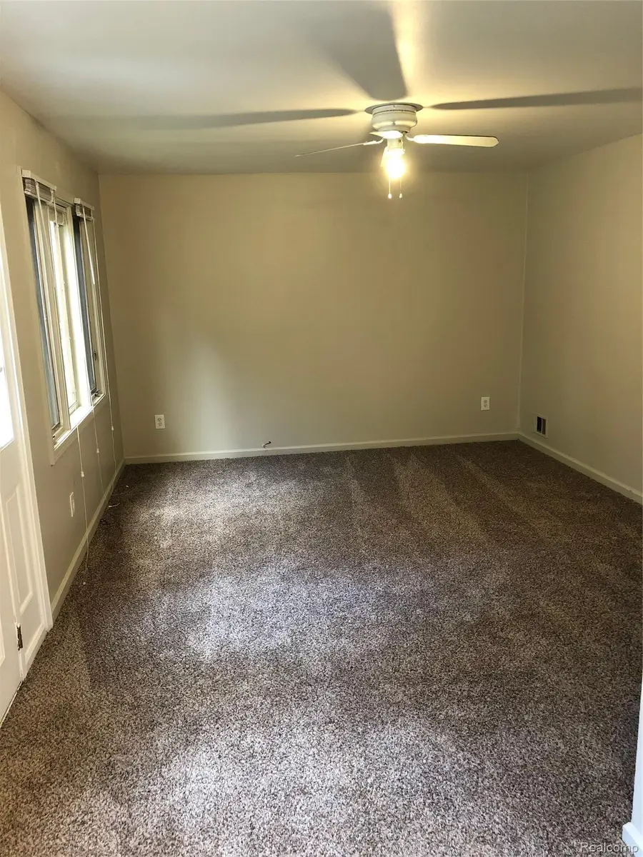 130 Parkdale Avenue, Pontiac, MI 48340 - #3
