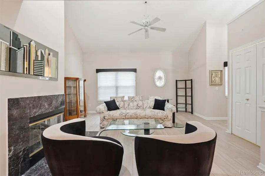 37 W Village Lane, Dearborn, MI 48124 - #2