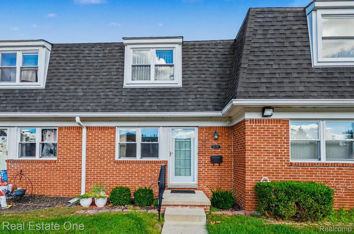 45186 Kensington Street, Utica, MI 48317 - #1